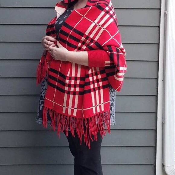 NWT Persuasions Red Plaid Beige Plaid Reversable Blanket Wrap sleeves - Picture 5 of 9